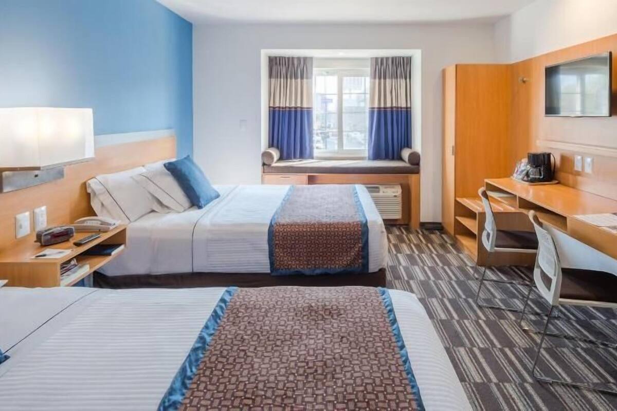 Bureau, espace de travail pour ordinateur portable