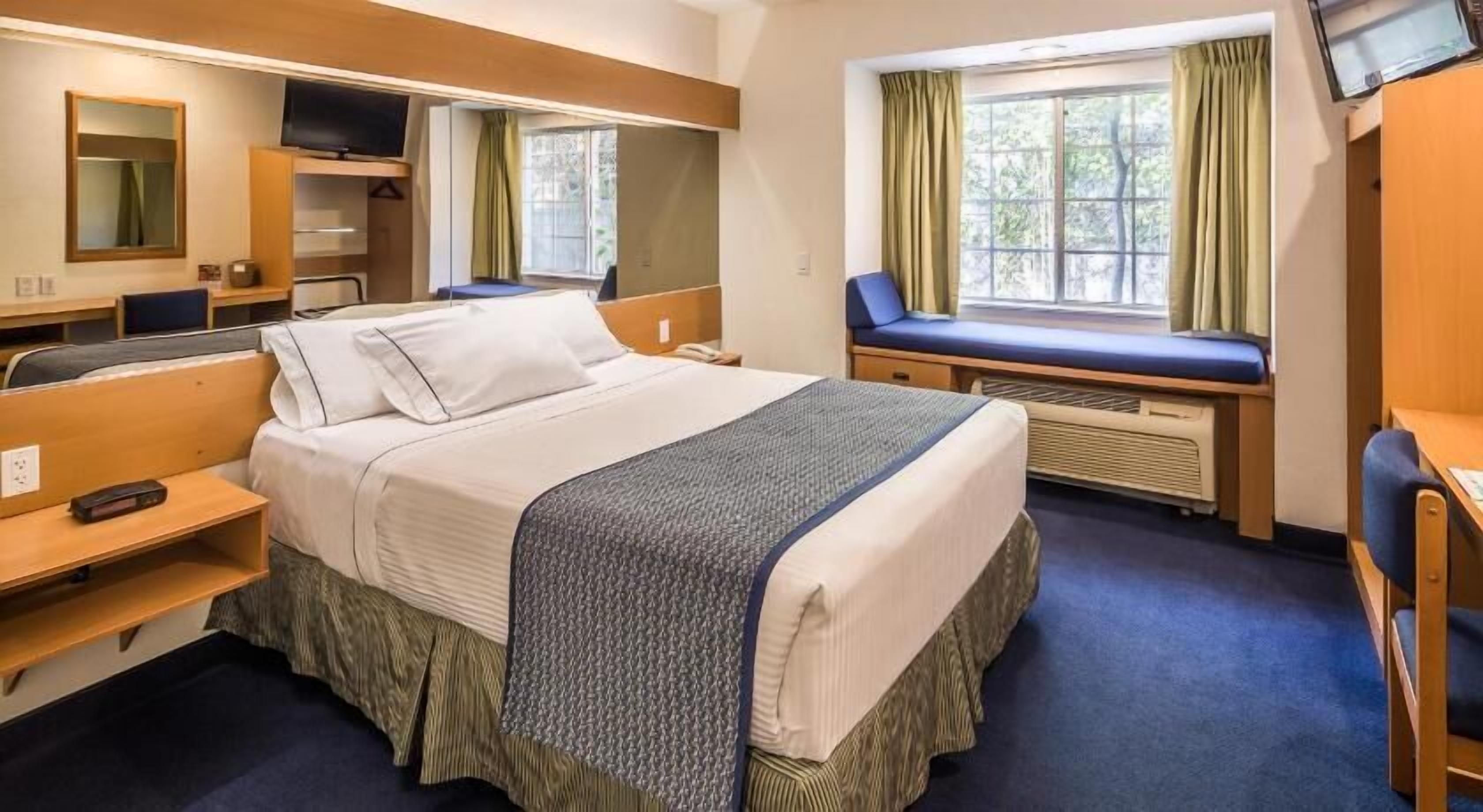 Bureau, espace de travail pour ordinateur portable