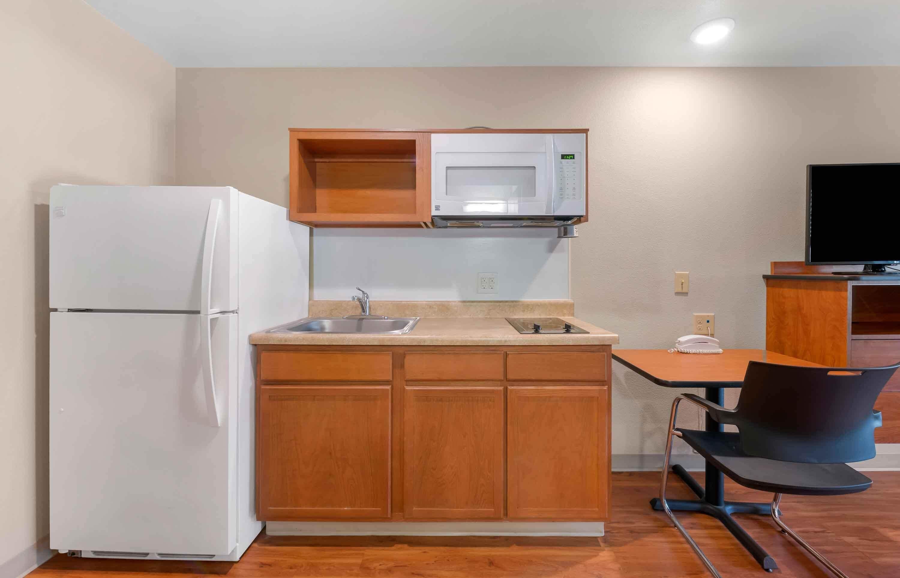 Estudio estándar, 2 camas dobles, no fumadores, frigorífico y microondas | Cocina privada | Frigorífico, microondas, placa de cocina y congelador