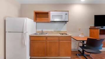 Standard Studio, 2 Double Beds, Non Smoking, Refrigerator & Microwave | Private kitchen | Fridge, microwave, stovetop, freezer