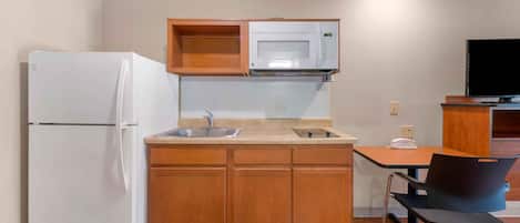 Standard Studio, 2 Double Beds, Non Smoking, Refrigerator & Microwave | Private kitchen