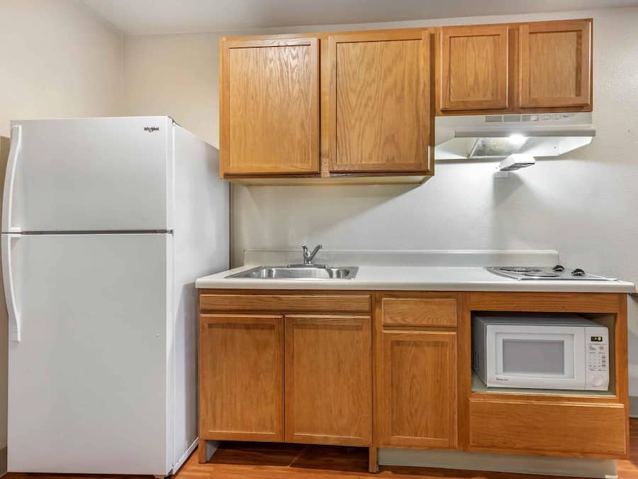 Standard Studio, 1 Double Bed, Non Smoking, Refrigerator & Microwave | Private kitchen | Fridge, microwave, stovetop, freezer
