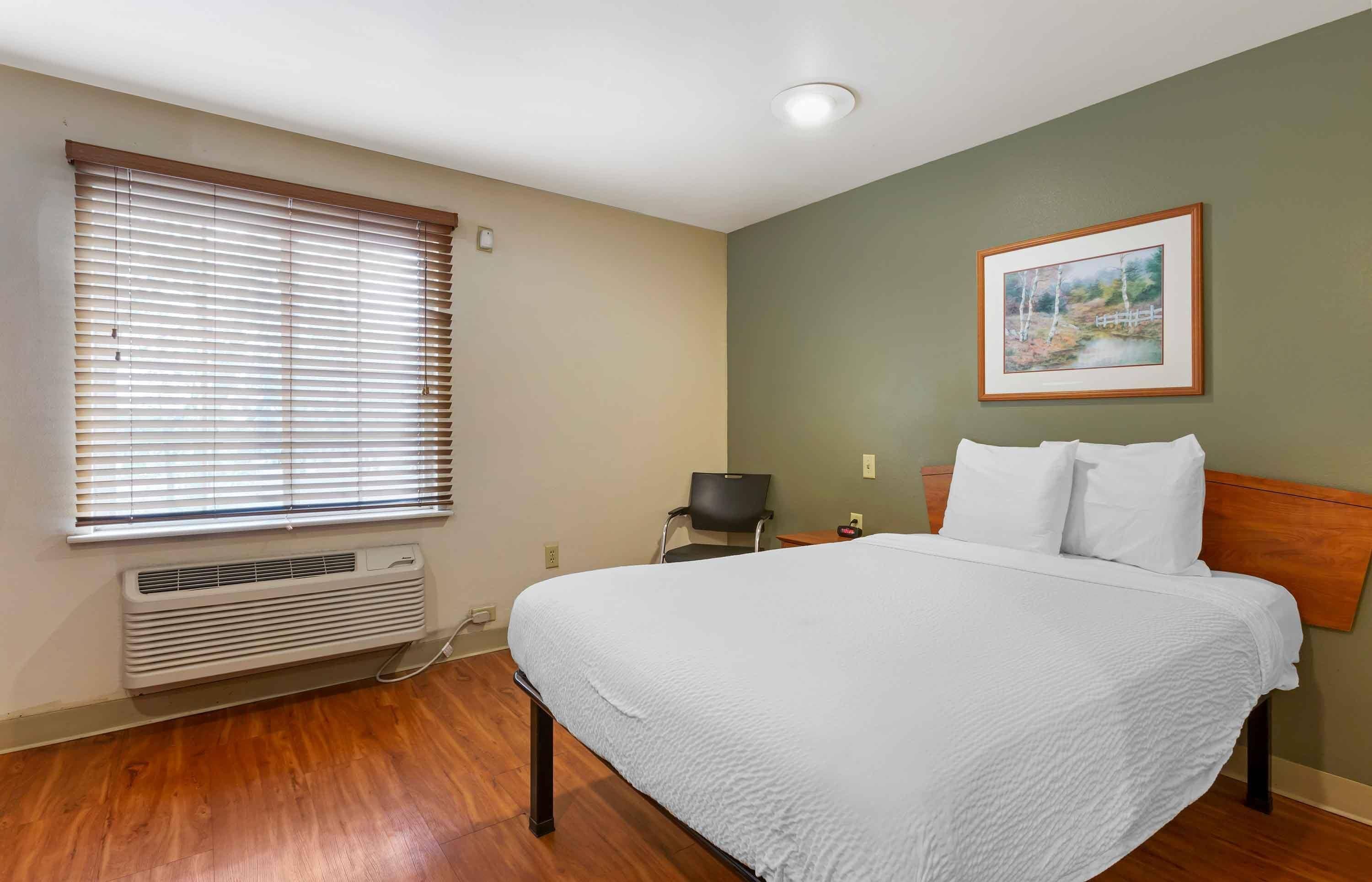 Standard Studio, 1 Double Bed, Non Smoking, Refrigerator & Microwave | Desk, laptop workspace, iron/ironing board (on request), WiFi (free)