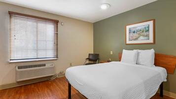 Standard Studio, 1 Double Bed, Non Smoking, Refrigerator & Microwave | Desk, laptop workspace, iron/ironing board (on request), WiFi (free)