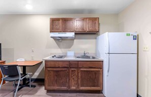 Desk, laptop workspace, iron/ironing board, free WiFi - Extended Stay America Select Suites - Lubbock - West (Lubbock)
