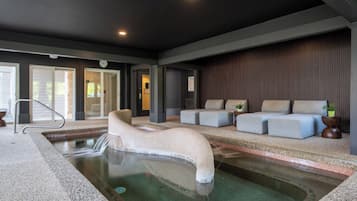 Indoor spa tub
