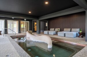 Indoor spa tub