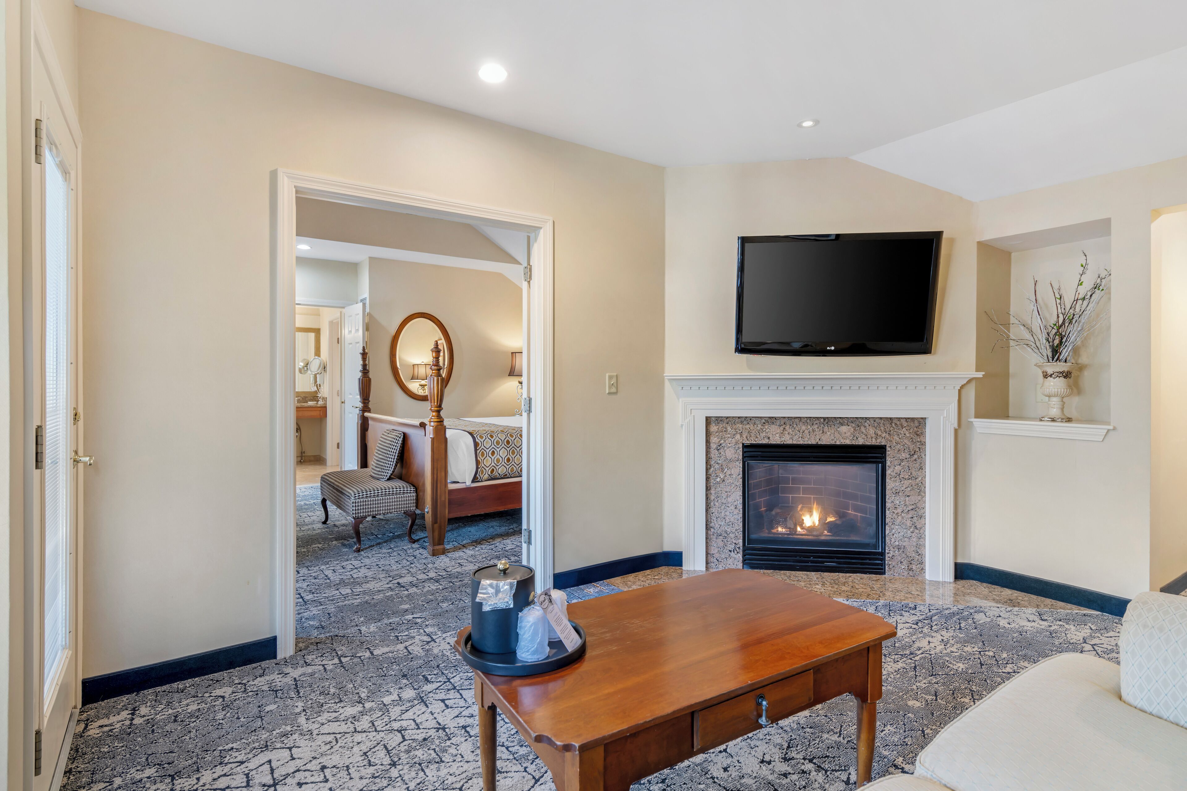 luxury suite, 1 king bed (south resort) | individually decorated, individually furnished, desk, iron/ironing board