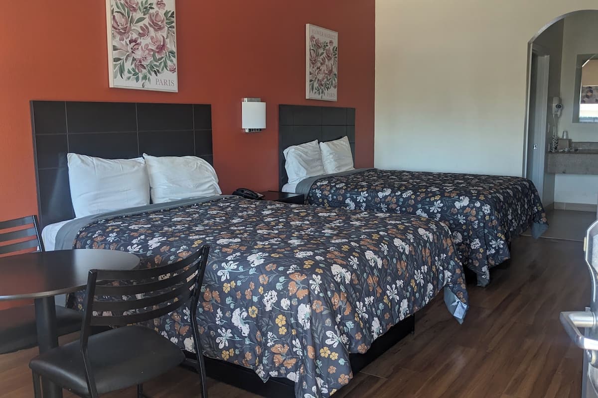 Iron/ironing board, free WiFi, bed sheets