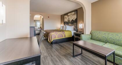 Super 8 by Wyndham Lake Charles Northeast