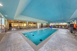 Indoor pool, sun loungers