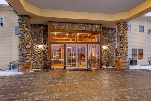 Mountain Edge Suites at Sunapee, an Ascend Collection Hotel
