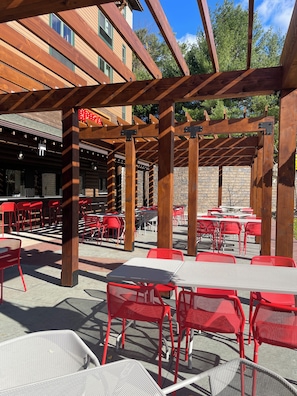 3 restaurantes; se sirven comidas y cenas
