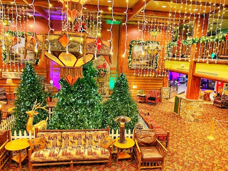 Lobby. Six Flags Great Escape Lodge & Indoor Waterpark