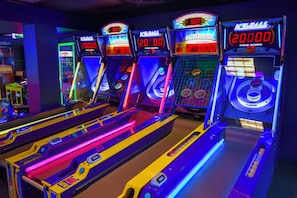 Games room - Six Flags Great Escape Lodge & Indoor Waterpark (Queensbury)