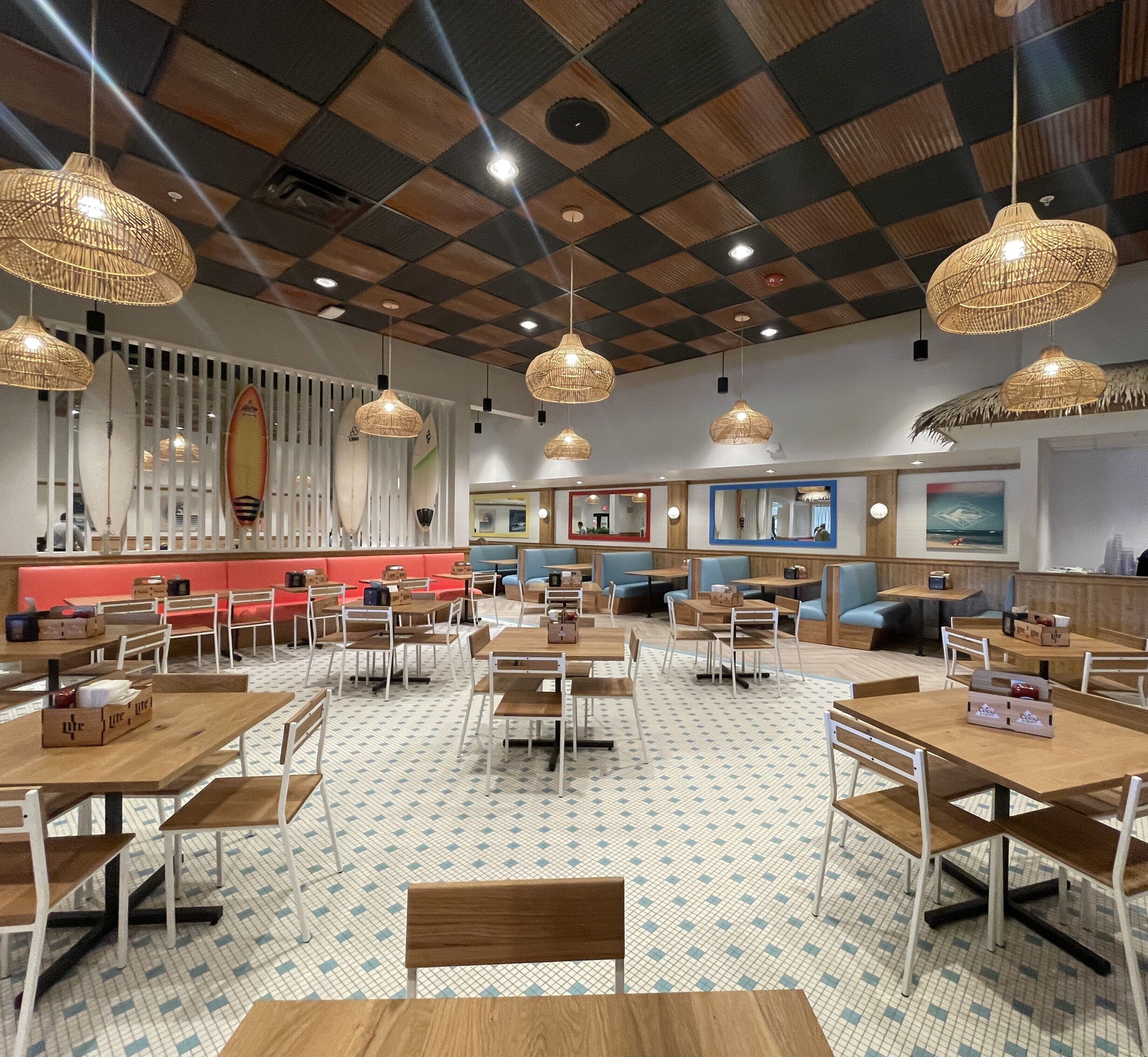 3 restaurants, lunch served