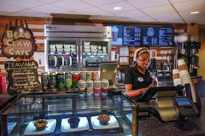 Coffee shop - Six Flags Great Escape Lodge & Indoor Waterpark (Queensbury)