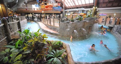 Six Flags Great Escape Lodge & Indoor Waterpark