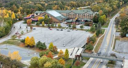 Six Flags Lodge & Indoor Waterpark