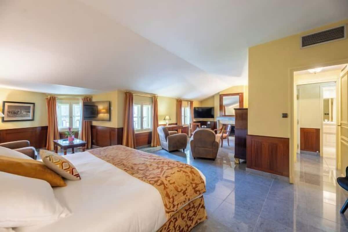 Ropa de cama de alta calidad y minibar