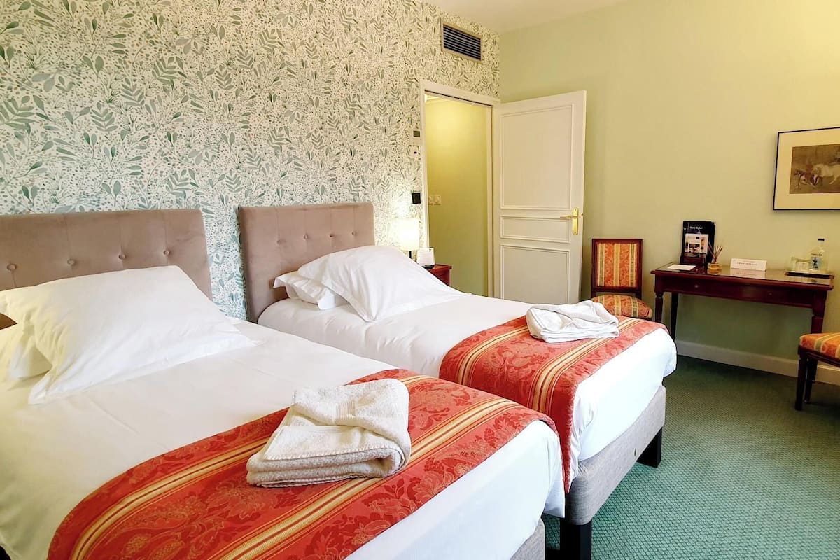 Ropa de cama de alta calidad y minibar