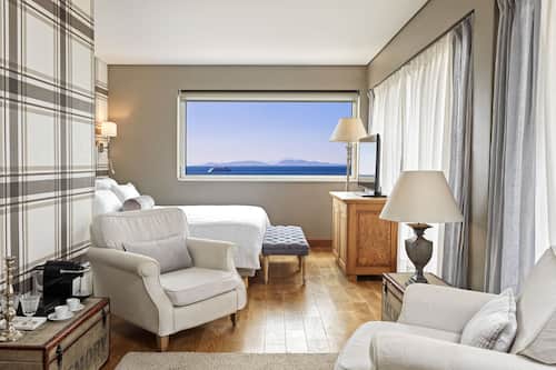 Penthouse Suite | Minibaari, tallelokero huoneessa, pimennysverhot, äänieristys