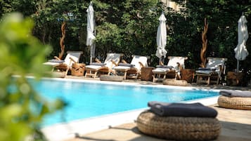 Sæsonbestemt udendørs pool