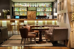 Bar (trong khuôn viên)