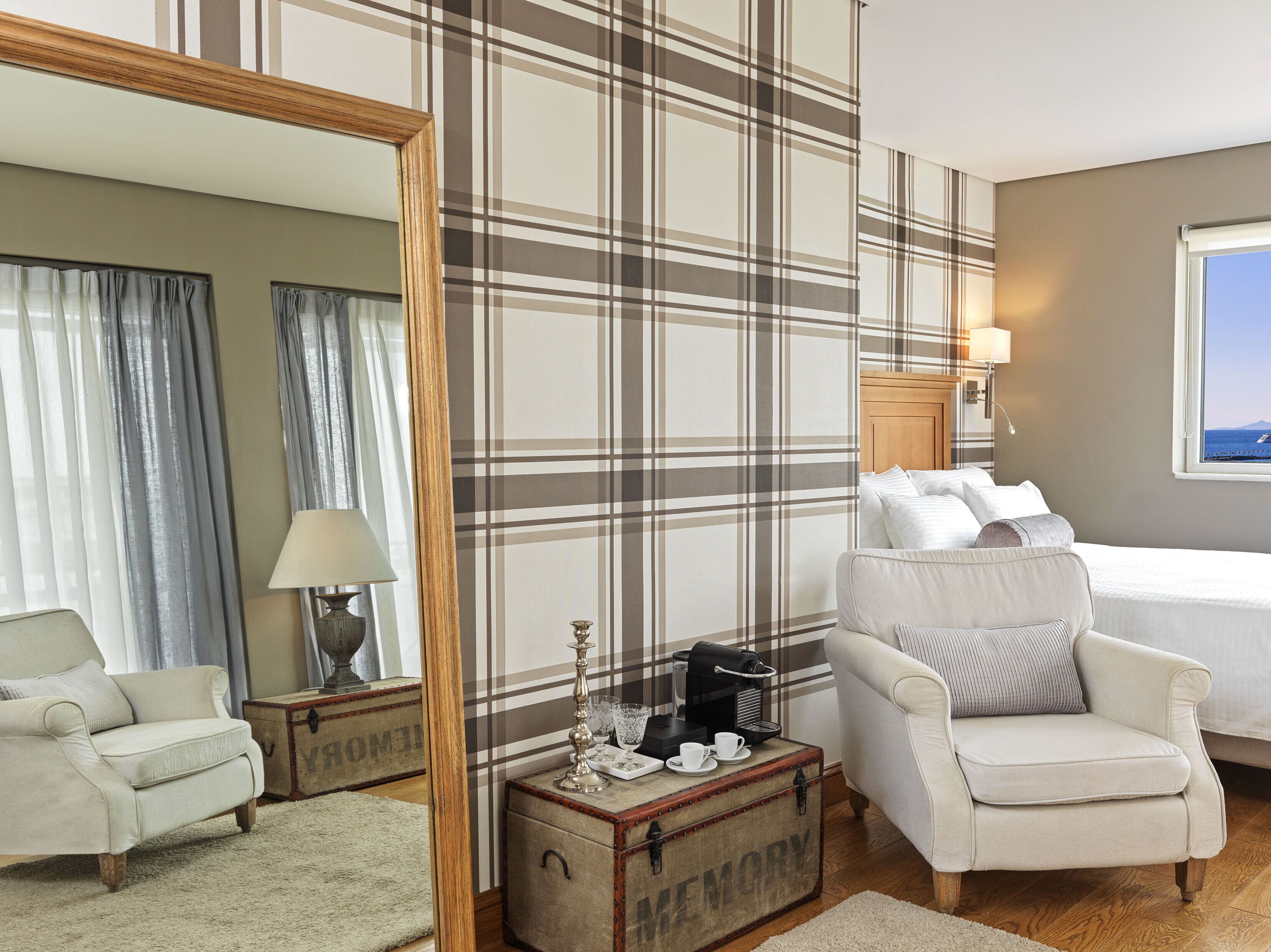 penthouse suite | minibar, in-room safe, blackout curtains, soundproofing