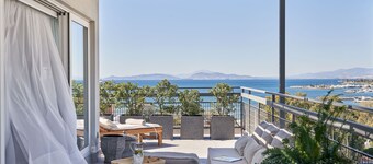 Sea View Cityscape Hotel