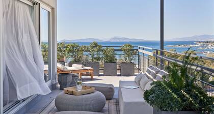 Sea View Cityscape Hotel