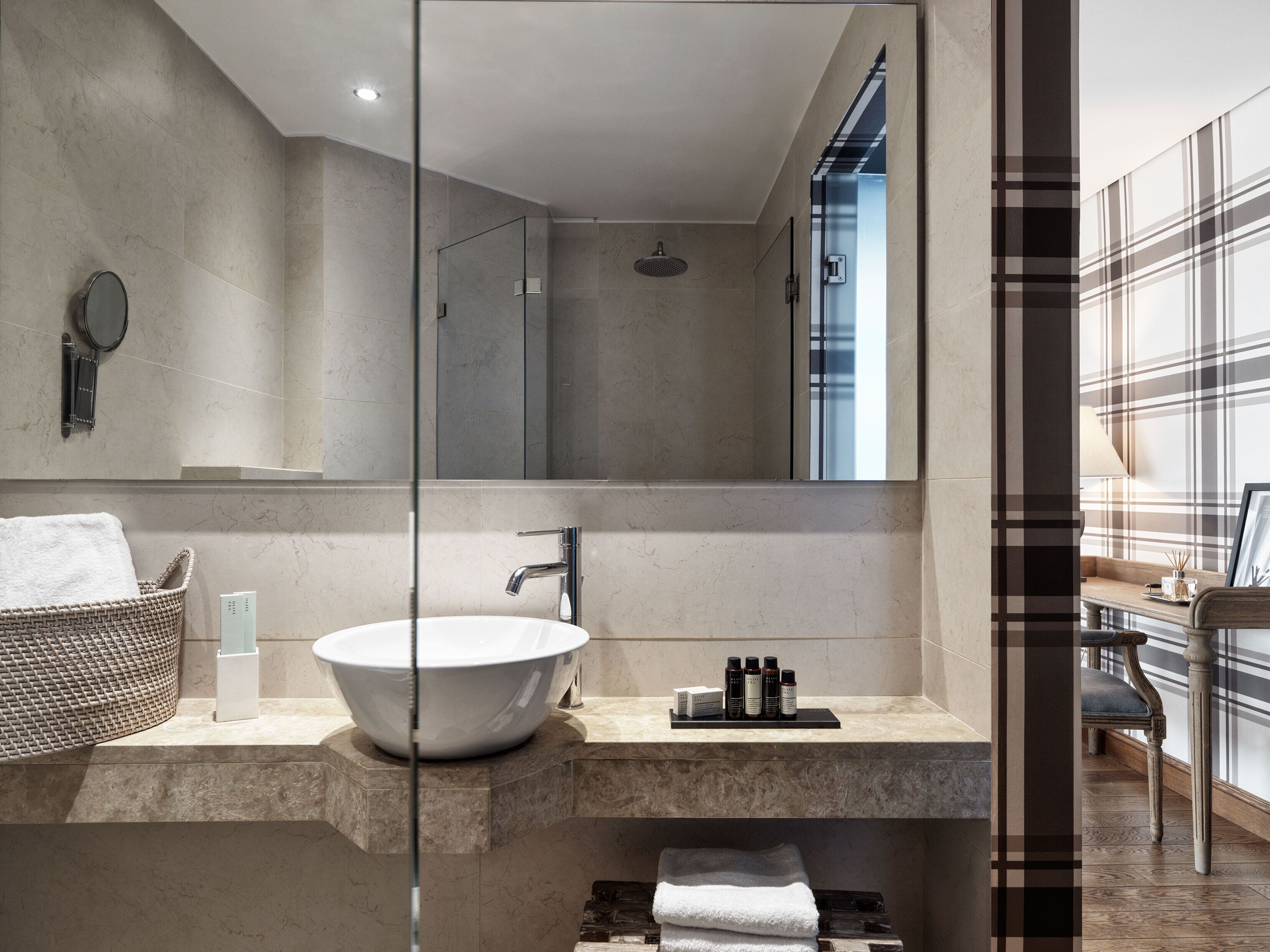 penthouse suite | bathroom | free toiletries, hair dryer, towels