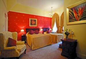 Escritorio, wifi gratis y despertador 