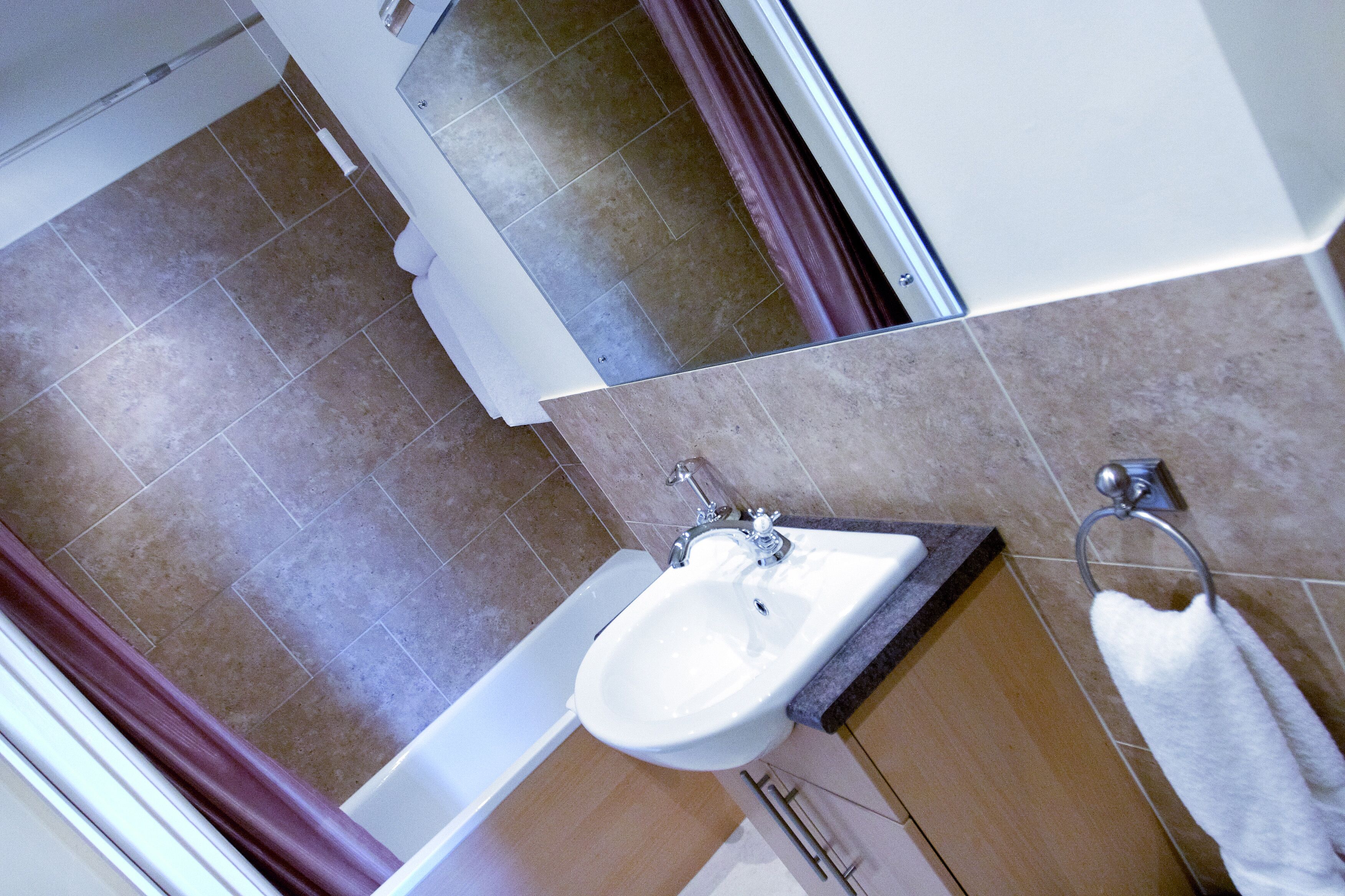 double room | bathroom | combined shower/bathtub, free toiletries, hair dryer, towels