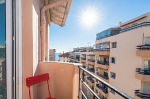 Superior Double Room | In-room safe, desk, soundproofing, free WiFi