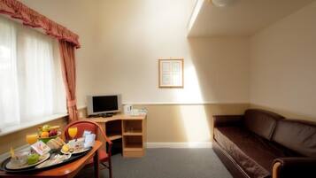 Standard Double Room | Living room | TV