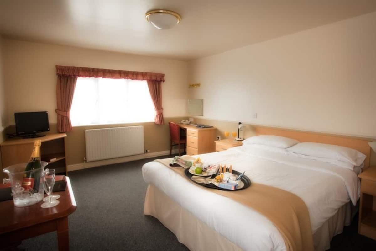 standard double room | in-room safe, free wifi