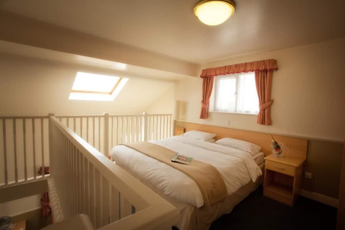 in-room safe, free wifi
