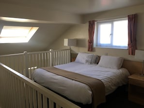 In-room safe, free WiFi - Moreton Park Lodge (Wrexham)