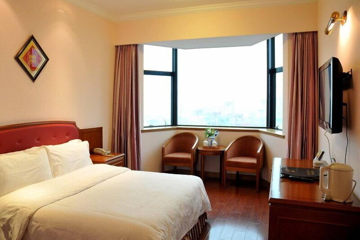 Minibar, desk, iron/ironing board, rollaway beds