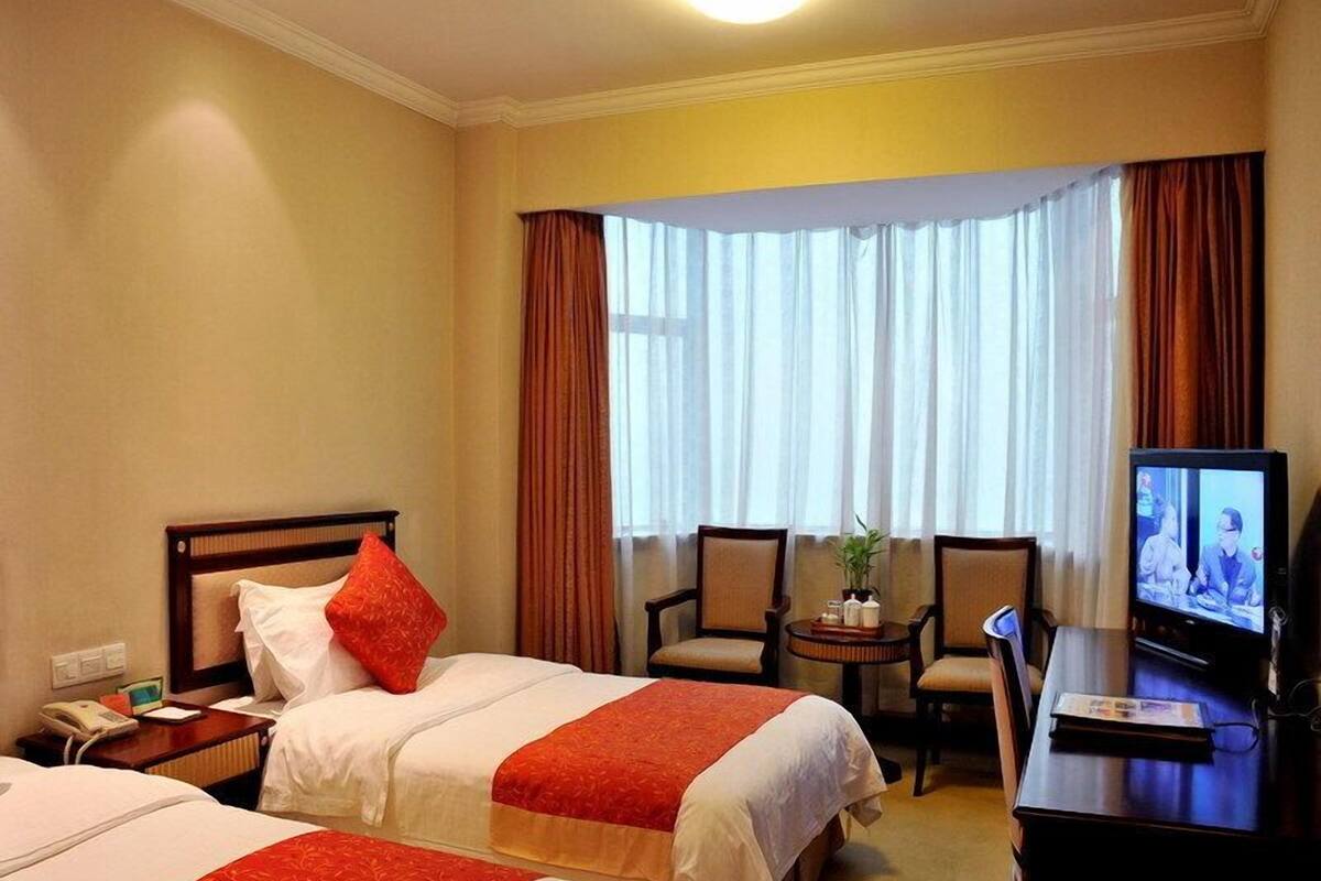 Minibar, desk, iron/ironing board, rollaway beds