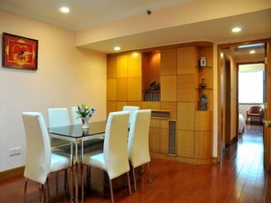 Suite | Servicio de comidas en la habitación