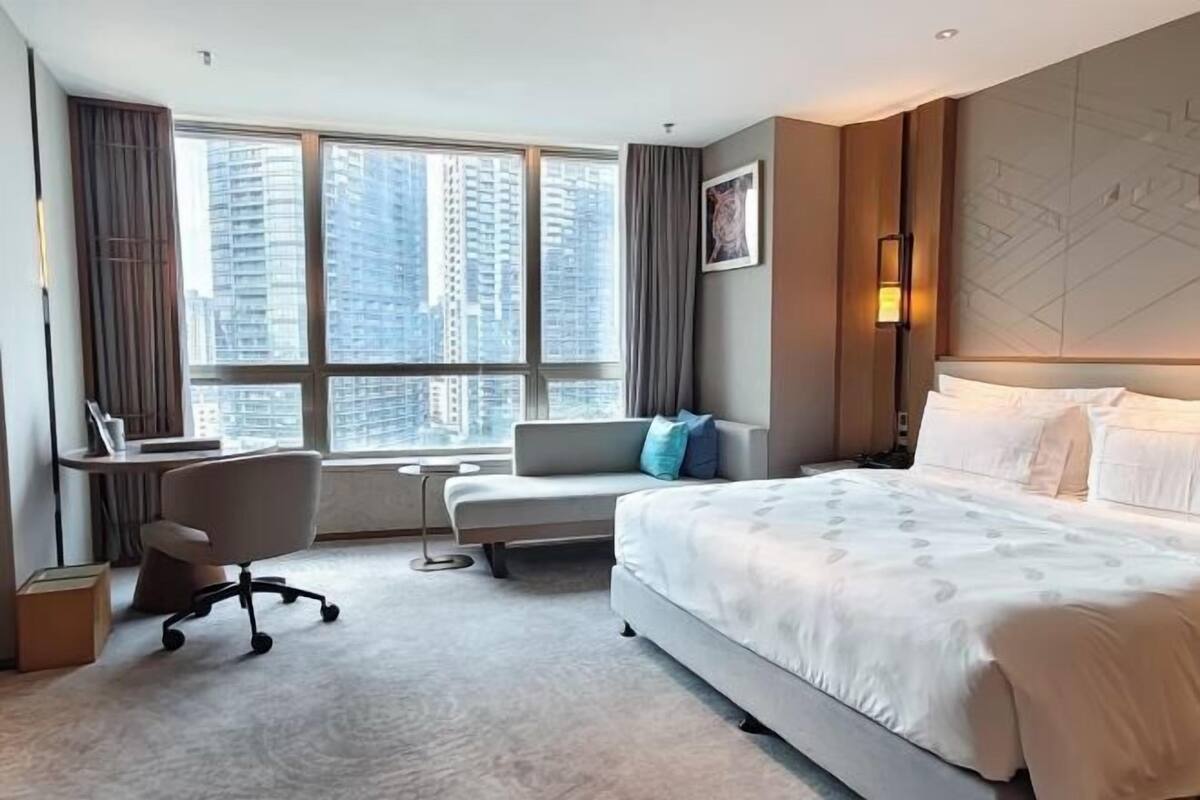 Ropa de cama de alta calidad, edredón y minibar 