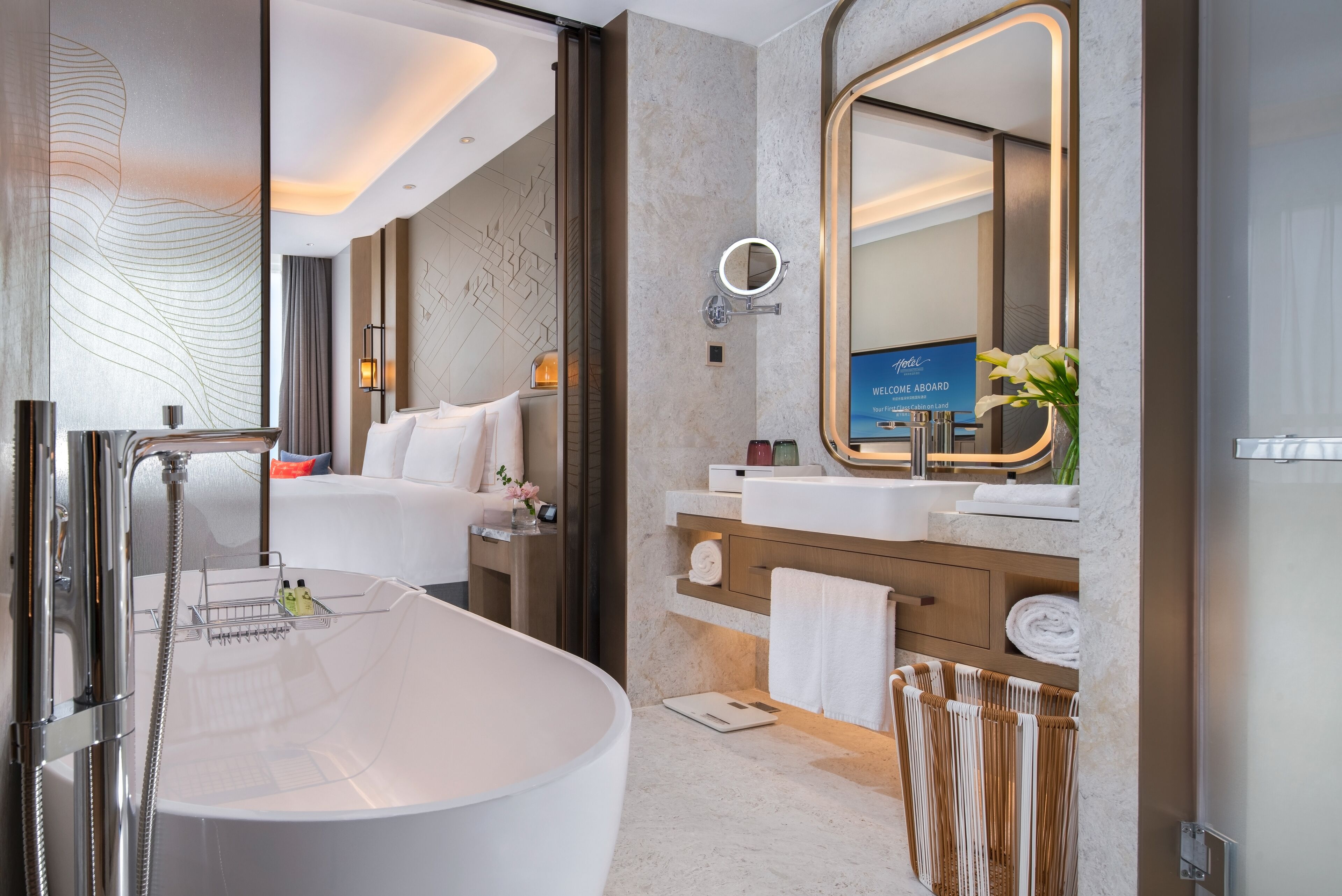 Shower, rainfall showerhead, free toiletries, hair dryer
