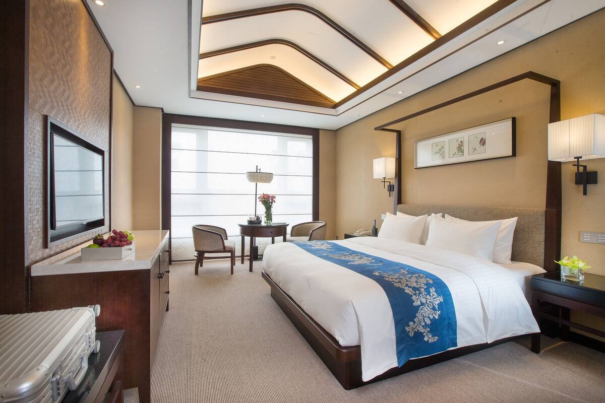 Business King Room