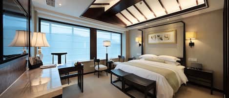 Premier Feature Room | Premium bedding, down comforters, pillowtop beds, minibar