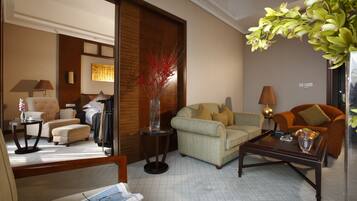 Deluxe Suite | Living area | 37-inch LCD TV with satellite channels, TV, computer