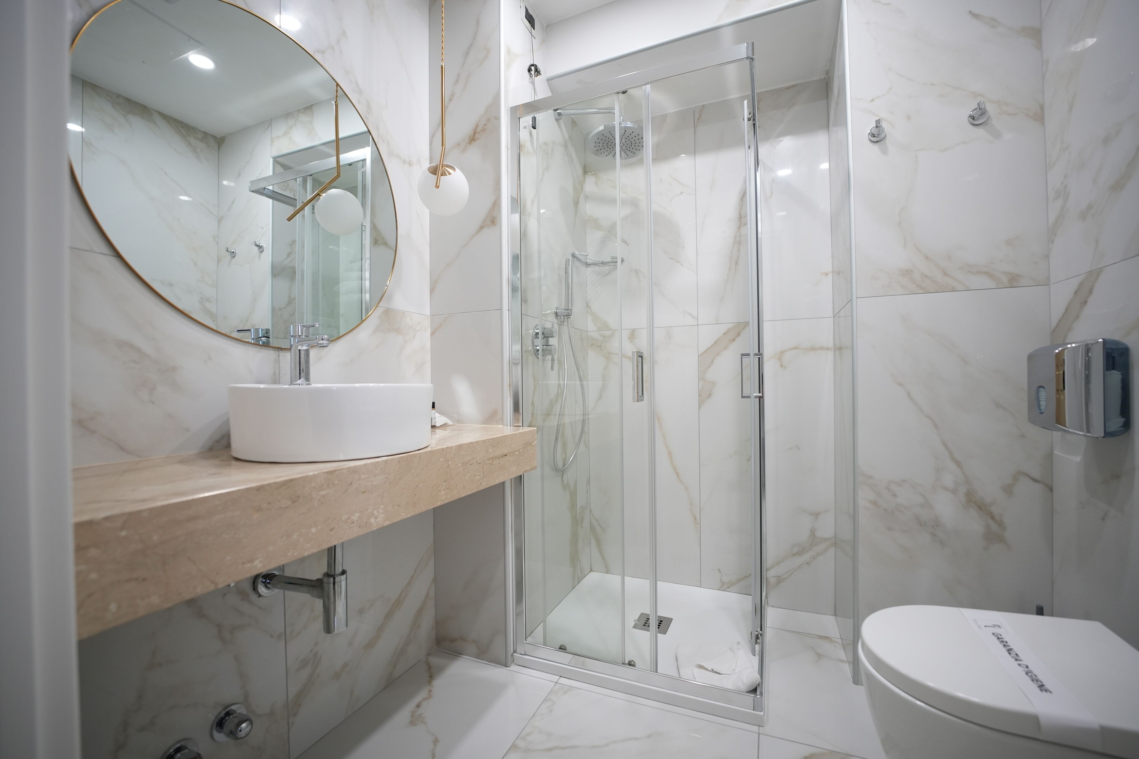 shower, free toiletries, hair dryer, bidet