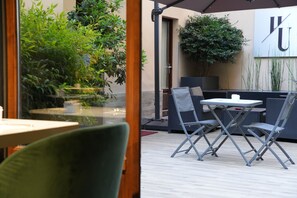 Café da manhã com buffet todos os dias (EUR 10 por pessoa)