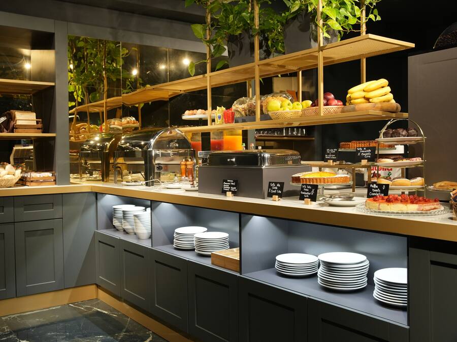 Desayuno buffet (EUR 10 por persona)